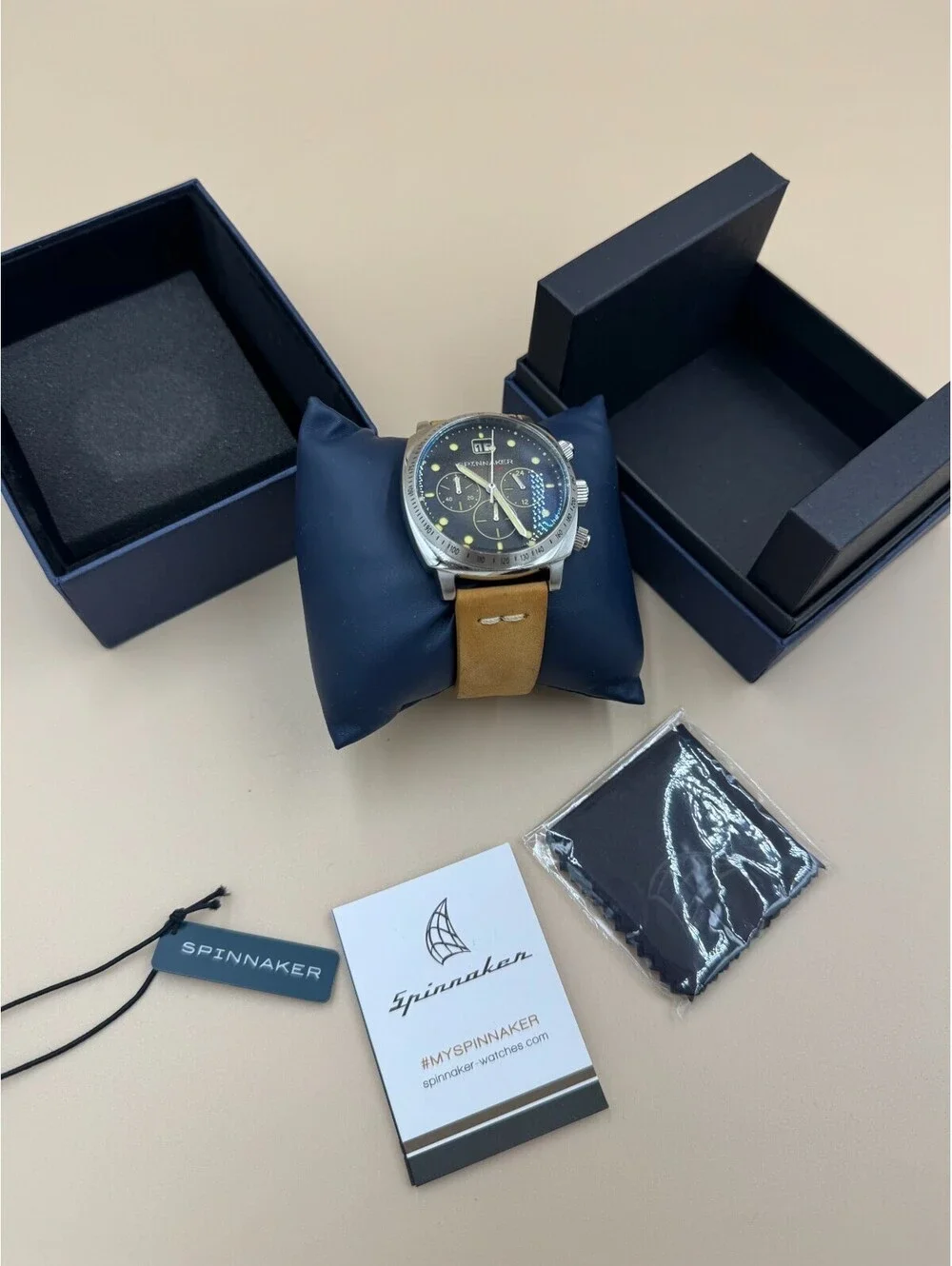 Spinnaker Hull Stainless Steel 42mm Japanese Quartz Wristwatch Beige Strap Steel